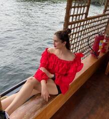 એક્ટ્રેસ હુમા કુરેશીએ રેડ ડ્રેસમાં ખૂબજ સ્ટાઈલિશ અને ગ્લેમરસ તસવીરો કરી શેર, જુઓ