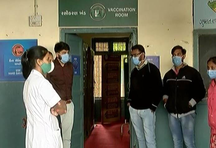 Rehearsals held at all booths AMC preparations following the arrival of vaccine વેકસિનના આગમનના પગલે AMCનું તંત્ર સજ્જ, તમામ બુથ પર રિહર્સલ