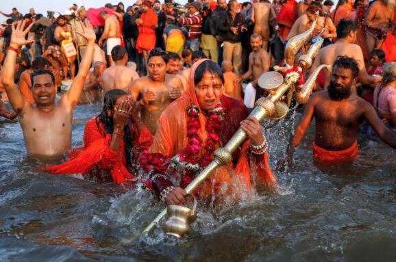 Kumbh Mela 2021: Know the importance in kumbh snan read artilce Kumbh Mela 2021: મકર સંક્રાંતિ પર કુંભનું પ્રથમ સ્નાન જીવનમાં લાવે છે સુખ સમૃદ્ધિ, જાણો કુંભ સ્નાનનું મહત્વ