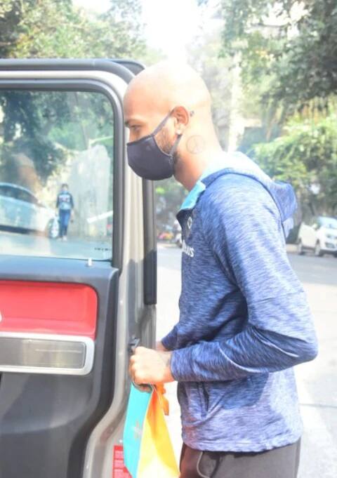 નોંધનીય છે કે હાર્દિક અને તેના દીકરા અગસ્ત્ય સોશ્યલ મીડિયા પર આજકાલ ખુબ છવાયેલા છે. તાજેતરમાં જ  એક ક્યૂટ વીડિયો સોશ્યલ મીડિયા પર વાયરલ થયો હતો જેમાં અગસ્ત્ય દેખાયો હતો, અને તેના પિતા તેને ફરાવી રહ્યાં છે. 