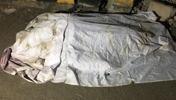 રાજકોટમાં મંગળવારે મોડી રાત્રે 80 ફૂટ રોડ પર અમૂલ સર્કલ નજીક કાર અને બાઈક વચ્ચે ગમખ્વાર અકસ્માત થયો હતો. આ અકસ્માતમાં BMW કાર ચલાવી રહેલો ડોકટર નશાની હાલતમાં કાર ચલાવતો હોવાનું બહાર આવ્યું છે. BMW કાર લક્કીરાજ ભગવાનજી અકવાલિયા ચલાવતો હોવાથી પોલીસે લક્કીરાજની અટકાયત કરી દીધી છે.