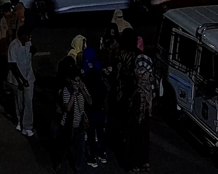 એન્ટિ હ્યુમન ટ્રાફિકિંગ સેલના ઇન્સ્પેક્ટર એ. જે. ચૌધરીને વેસુ વી.આઇ.પી. રોડ ઉપર સન આર્કેડના કોકુન સ્પા, વી.આઇ.પી. હાઇટ્સમાં અરમાની અને તેરાત્મા સ્પામાં બહારથી યુવતીઓને મસાજના નામે બોલાવી તેમની પાસે નાણાંના બદલામાં શારીરિક સંબંધો બાંધવાનો અનૈતિક દેહવ્યાપાર કરાવવામાં આવતો હોવાની માહિતી મળી હતી.