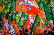ગુજરાત ભાજપના ધારાસભ્યનો કોરોનાના નિયમોના ધજાગરા પછી લૂલો બચાવ, જમણવાર તો રાખવો પડે ને……