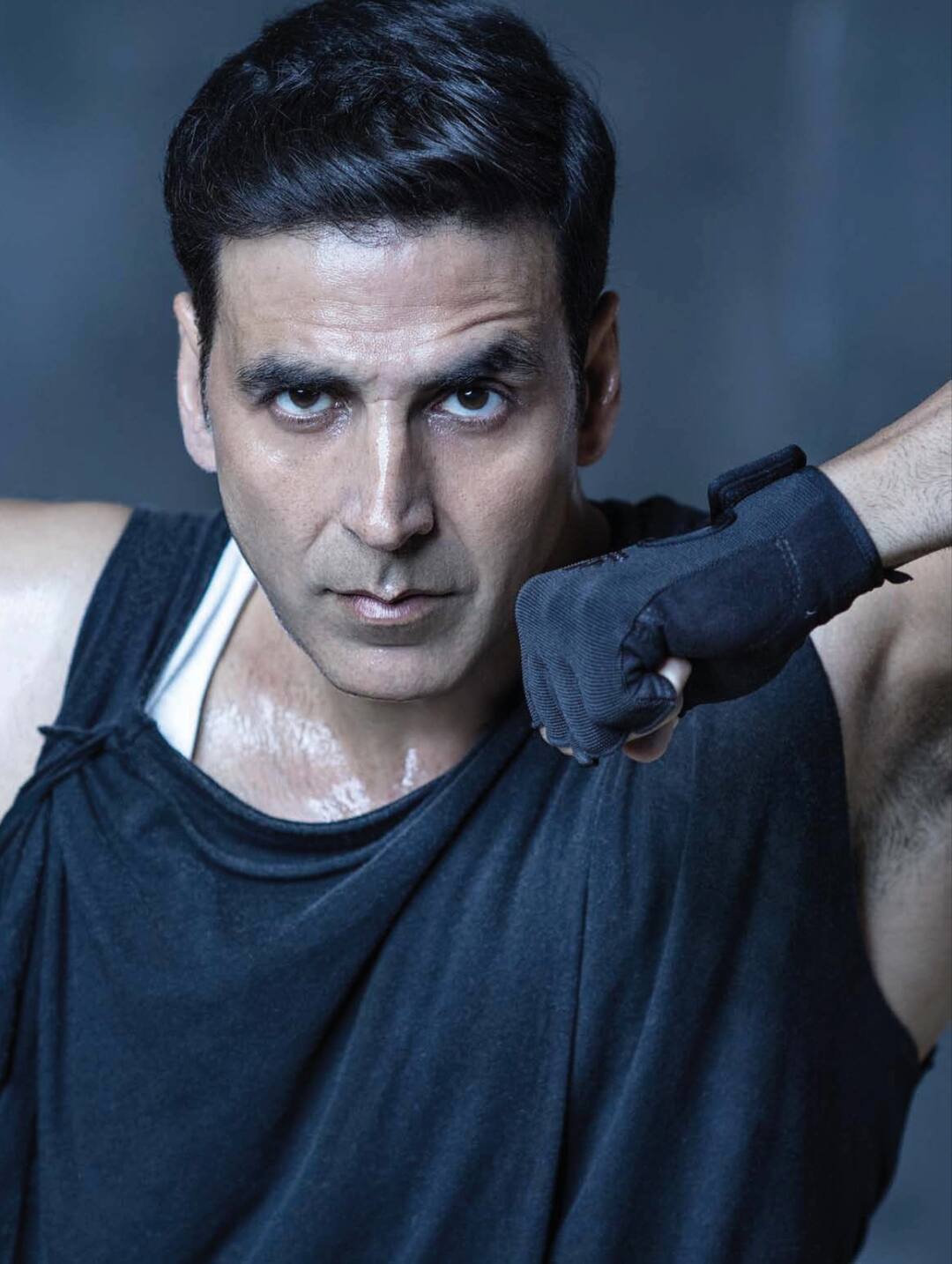 Did You Know Akshay Kumar Pays His Bodyguard In Crores? બૉલિવૂડ સુપરસ્ટાર અક્ષય કુમાર રાખે છે સૌથી મોંઘો બૉડીગાર્ડ, સેલેરી જાણીને તમે પણ ચોંકી જશો !