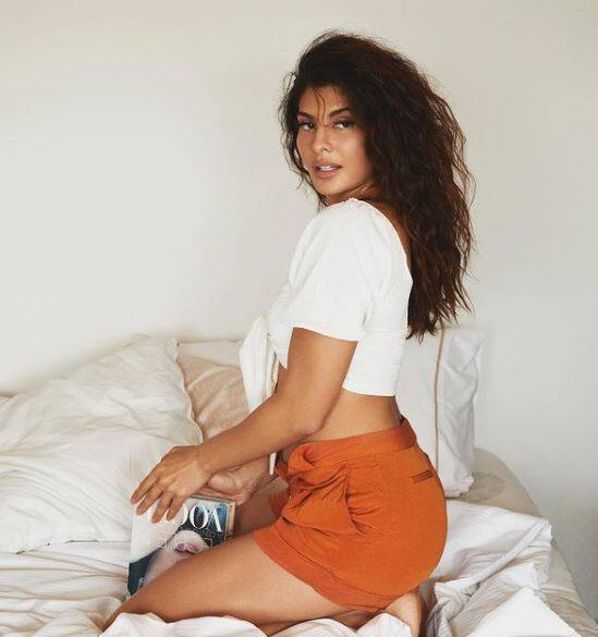 આ ફિલ્મમાં જેકલીન સાથે સૈફ અલી ખાન, યામી ગૌતમ અને અર્જૂન કપૂર લીડ રોલમાં નજર આવશે. સાથે જેકલની ફર્નાન્ડિસ આગામી દિવસોમાં બચ્ચન પાંડે, કિક-2 અને સર્ક્સ જેવી ફિલ્મોમાં નજર આવશે. (Photo instagram -jacquelinef143)