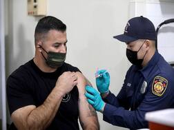 Corona Vaccine: વિશ્વમાં 3.25 કરોડ કોરોના રસીના ડોઝ અપાયા, જાણો કેટલા દેશોમાં રસી આપવામાં આવી