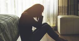 જો આપ માનસિક તણાવ કે ડિપ્રેશનથી પીડિત હો તો કોરોના વેક્સિનની થઇ શકે છે આવી અસર