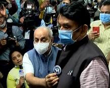 અમદાવાદમાં કોણે કોણે લીધી કોરોનાની રસી, જુઓ તસવીરો