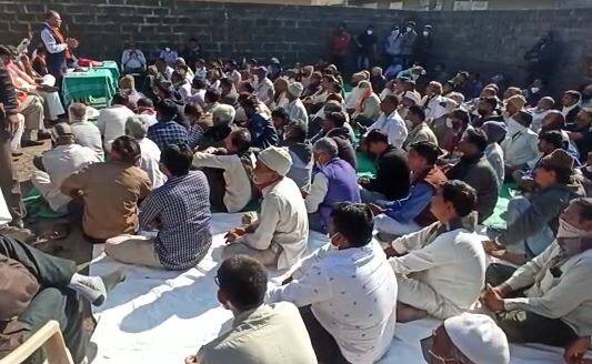 Violation of social distance in the presence of BJP leader Gordhan Zadafia in Junagadh district જુનાગઢ જિલ્લામાં ભાજપ નેતા ગોરધન ઝડફિયાની હાજરીમાં સોશિયલ ડિસ્ટન્સના ધજાગરા ઉડ્યા, જાણો વધુ વિગતો