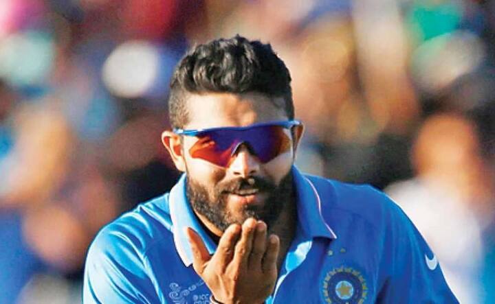 રવિન્દ્ર જાડેજા- રવિન્દ્ર જાડેજા ભારતીય ટીમનો એકમાત્ર ઓલરાઉન્ડર છે જે ત્રણેય ફોર્મેટમાં રમે છે. જાડેજાને બીસીસીઆઇએ હાલ ગ્રેડ એ માં સામેલ કર્યો છે, પરંતુ તેની પાસે ગ્રેડ એ+માં જવાનો મોકો છે.