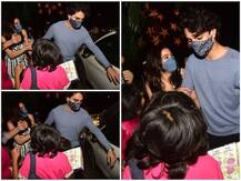 બૉલીવુડની કઇ હૉટ એક્ટ્રેસ મોડી રાત્રે મિત્રો સાથે પાર્ટી કરવા નીકળી ને ટોળા વચ્ચે ઘેરાઇ ગઇ, બાદમાં કોણે હાથ પકડીને બહાર કાઢી, તસવીરો વાયરલ