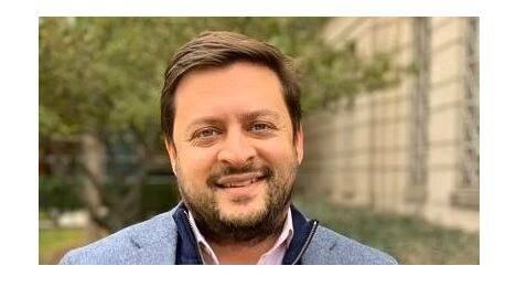 તરૂણ છાબડા ટેકનોલોજી અને નેશનલ સિક્યોરિટીના સીનિયર ડાયરેક્ટર છે. ઓબામા સરકારમાં તેઓ નેશનલ સિક્યોરિટી કાઉન્સિલ સ્ટાફમાં સ્ટ્રેટેજિક પ્લાનિંગ ડાયરેક્ટર અને હ્યુમન રાઇટ્સ એન્ડ નેશનલ સિક્યોરિટી ઇશ્યૂઝ ડાયરેક્ટર રહી ચુક્યા છે.