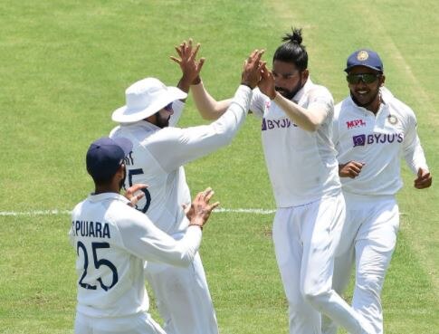 India vs Australia: Mohammed Siraj picks 5 wicket haul first time in career IND v AUS: સિરાજે શ્રીનાથનો 30 વર્ષ જૂનો તોડ્યો રેકોર્ડ, અશ્વિન-બુમરાહથી નીકળ્યો આગળ
