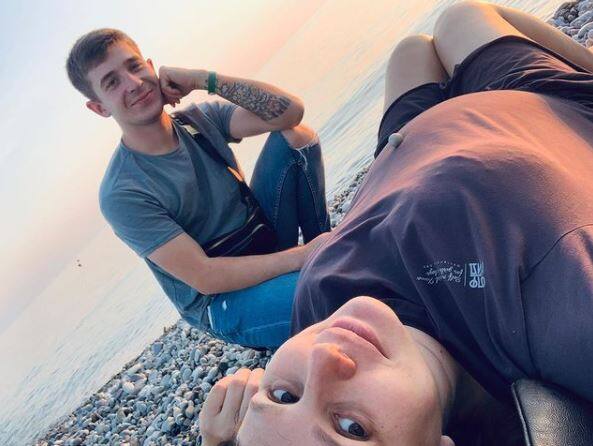 આ દરમિયાન તે સાવકા પુત્ર વ્લાદિમીર સાથે રિલેશનમાં રહેવા લાગી અને સોશિયલ મીડિયા પર તેની જાહેરાત કરી. જે બાદ 2020માં લગ્ન કરવાનો ફેંસલો કર્યો. પણ કોરોનાના કારણે લગ્નમાં થોડો વિલંબ થયો હતો. ગત સપ્તાહે તેણે રજિસ્ટાર ઓફિસમાં જઈને લગ્ન કર્યા અને તસવીર પણ સોશિયલ મીડિયા પર પોસ્ટ કરી.