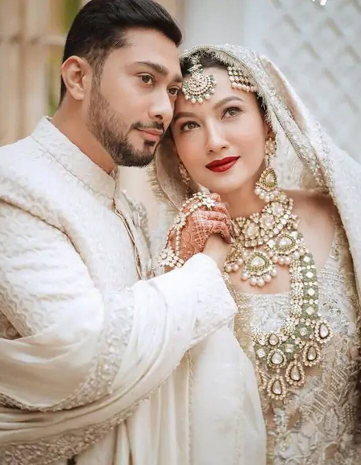 ગૌહર અને જૈદે ડિસેમ્બર 2020માં લગ્ન કર્યાં બંનેનું ગ્રાન્ડ વેડિંગ પણ ખૂબ ચર્ચામા રહ્યું હતું. જો કે આ સાથે ગૌહર અને જૈદના ઉંમરમાં રહેલા તફાવતના કારણે પણ આ કપલની ચર્ચા થઇ રહી છે.