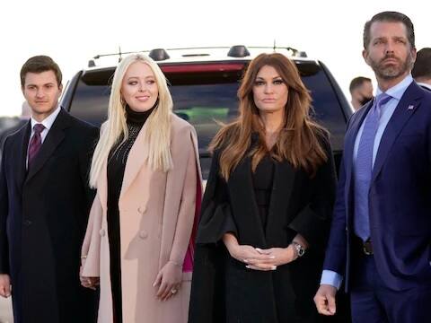 અમેરિકાને સુરક્ષિત અને ગૌરવશાળી બનાવી રાખવા માટે નવા પ્રશાસનની શુભકામનાઓ આપતા ટ્રંપે પોતાના વિદાય ભાષણમાં કહ્યું કે, અમેરિકાએ પોતાના વહેંચાયેલા મૂલ્યો માટે એક રહેવું પડશે અને એક લક્ષ્ય માટે સાથે મળીને કામ કરવું પડશે.