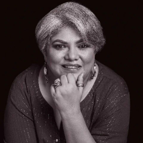 કરિશ્મા ઉપાધ્યાય નામની એક પત્રકારે પણ સાજિદ પર ગંભીર આરોપ લાગવ્યો. તેને કહ્યું કે જ્યારે તે તેનો ઇન્ટરવ્યૂ લેવા ગઇ તો સાજિદ પોતાનુ પેનિક કાઢવા લાગ્યો હતો.