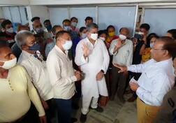 વડોદરાઃ કોંગ્રેસના કયા નેતાને ભાજપમાં લાવવાની વાતથી થયો ભડકો? ભાજપના નેતાઓ ક્યાં પહોંચ્યા?