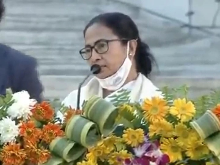 cm mamata banerjee gets angry while parakram diwas program refuses to give speech PM મોદીની હાજરીમાં મંચ પર ભડક્યા CM મમતા બેનર્જી,  ભાષણ આપવાનો કર્યો ઈનકાર, જાણો વિગતે