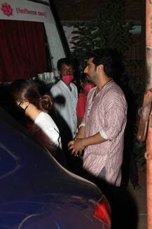 પ્રેમીની યાદ આવતા અડધી રાત્રે શૂટિંગના સેટ પર બૉયફ્રેન્ડને મળવા પહોંચી આ હૉટ એક્ટ્રેસ, ચહેરા પર તણાવ અને કેઝ્યૂઅલ લૂકની તસવીરો વાયરલ