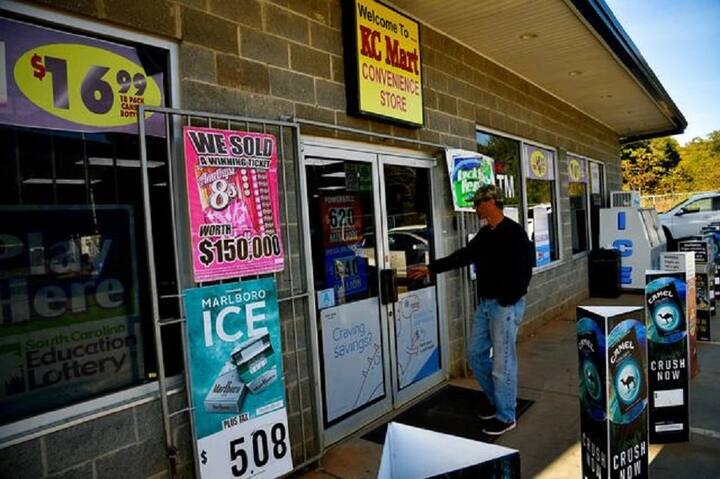 મહિલાએ જણાવ્યું કે, “427 કરોડની રકમ જીતી ગઇ છું તેનો વિશ્વાસ નથી આવતો. પહેલા તો હું આ સમાચાર સાંભળીને રડી પડી હતી. હું આ રકમ પહેલા તો પોતાનું મકાન ખરીદવા માટે ખર્ચ કરીશ ત્યારબાદ દુનિયાનો પ્રવાસ કરીશું”. મહિલા ડેંગ 14 વર્ષ પહેલા અમેરિકાથી 14 ભાઇ બહેન સાથે કેનેડા આવી હતી. તેમણે જણાવ્યું કે “પરિવારનો નિર્વાહ કરવા માટે અમે ખૂબ જ મહેનત કરી છે. આ લોટરીની રકમ મારા માટે કુદરતાના આશિષ સમાન છે”