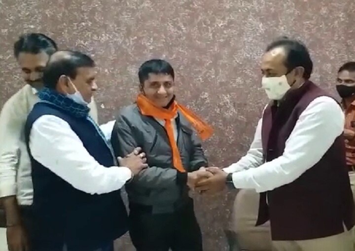 NCP leaders join BJP in Amreli before local body elections in Gujarat  ગુજરાતમાં સ્થાનિક સ્વરાજની ચૂંટણી પહેલા NCPમાં મોટું ભંગાણ, કયા જિલ્લામાં 9 દિગ્ગજો જોડાયા ભાજપમાં?