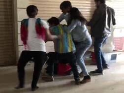 મોરબીઃ સ્પામાં કામ કરતી યુવતીઓ વચ્ચે ગ્રાહક મામલે થઈ છૂટાહાથની મારામારી, વીડિયો વાયરલ