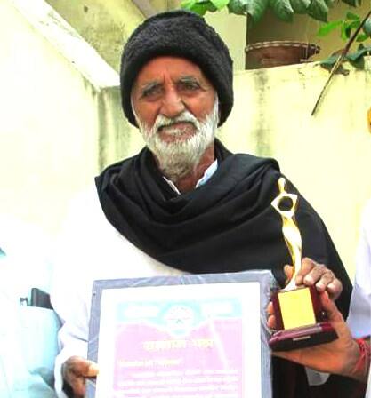   અવિસ્મણીય ગીતો કવિતાના રચનાકાર, કવિ દાદુદાન ગઢવી:કવિ 