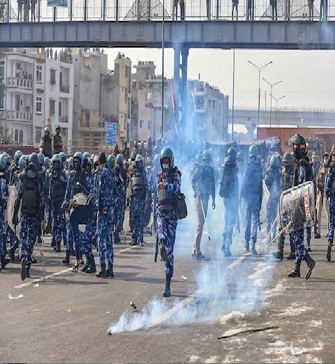   કૃષિ કાયદાના વિરોધમાં ચાલી રહેલું આંદોલન એટલું ઉગ્ર બની ગયું કે, પ્રશાસન સહિત સરકારની મુશ્કેલી વધારી દીધી છે. 