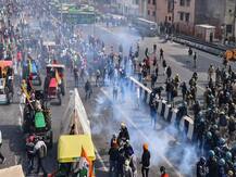 ગણતંત્ર દિવસ પર ખેડૂતોની ટ્રેક્ટર રેલી, પોલીસ અને ખેડૂતો વચ્ચે જબરદસ્ત ઘર્ષણ, જુઓ તસવીરો