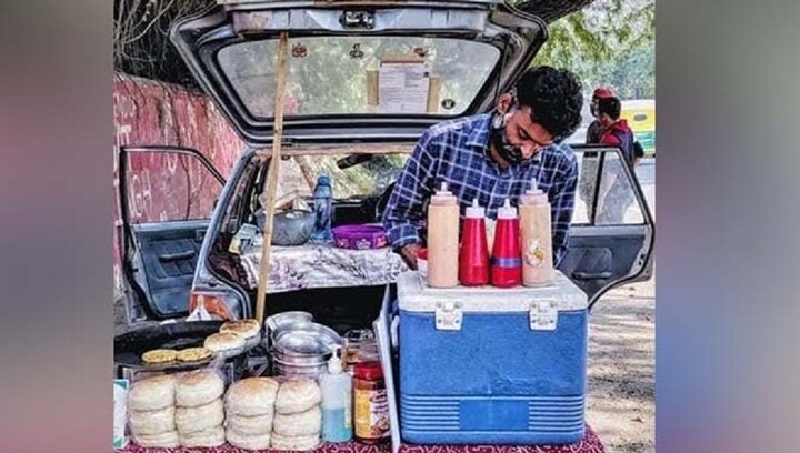  Ahmedabad's 'fakiraa burger' unique scheme offers discounts on national anthem singing અમદાવાદના ‘ફકીરા બર્ગર’ની અનોખી સ્કીમ, રાષ્ટ્રગીત ગાવા પર આપે છે ડિસ્કાઉન્ટ