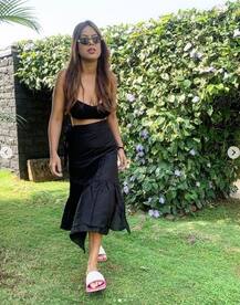 'નાગિન' એક્ટ્રેસે બૉલ્ડ ડ્રેસ પહેરીને કરાવ્યુ ગ્લેમરસ ફોટોશૂટ, તસવીરો વાયરલ