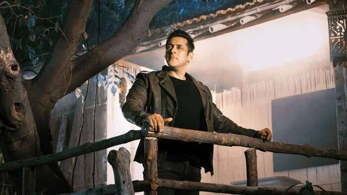 સુપરસ્ટાર સલમાનખાન હાલ મુંબઇના ગેલેક્સી એપાર્ટમેન્ટમાં રહે છે. અહીં ગ્રાઉન્ડ ફ્લોર પર સલમાન ખાન રહે છે અને ફર્સ્ટ ફ્લોર તેમના માતા-પિતા રહે છે. જો કે એવા સમાચાર મળી રહ્યાં છે કે, સલમાન ખાને સેકન્ડ ફ્લોર પર એક ફ્લેટ ભાડે લીધો છે. સૂત્રો દ્વારા મળતી માહિતી મુજબ સલમાને આ ફ્લેટ 4 વર્ષ માટે ભાડે લીધો છે. સલમાન ખાનનો આ ફ્લેટ 130.40  સ્ક્વેર મીટરનો છે. સલમાન ખાને આ ફ્લેટ માટે 25 લાખનું ડિપોઝિટ પણ આપી દીધું છે. 