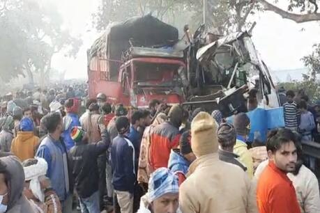 Accident between truck and bus, 7 people died,25 injured in muradabad મુરાદાબાદ હાઇવે પર બસ અને ટ્રક અથડાતા ભયંકર અકસ્માત, 7 લોકોના કમકમાટીભર્યા મૃત્યુ, રોડ પર સર્જયા કરૂણ દ્વશ્યો