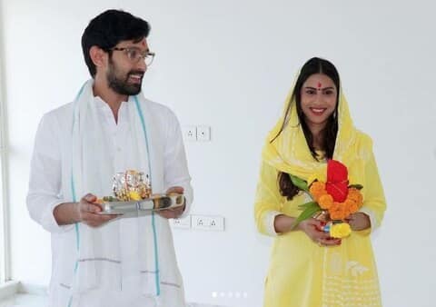  સેલેબ્સ અને તેમના મિત્રોએ આ નવા ઘરની શુભકામના પાઠવી છે. 