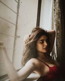 Photo: ‘નાગિન’ ફેમ એક્ટ્રેસ કરિશ્મા તન્નાની હૉટ તસવીરો વાયરલ, ફેન્સે કહ્યું,‘સિઝલિંગ બ્યૂટી’