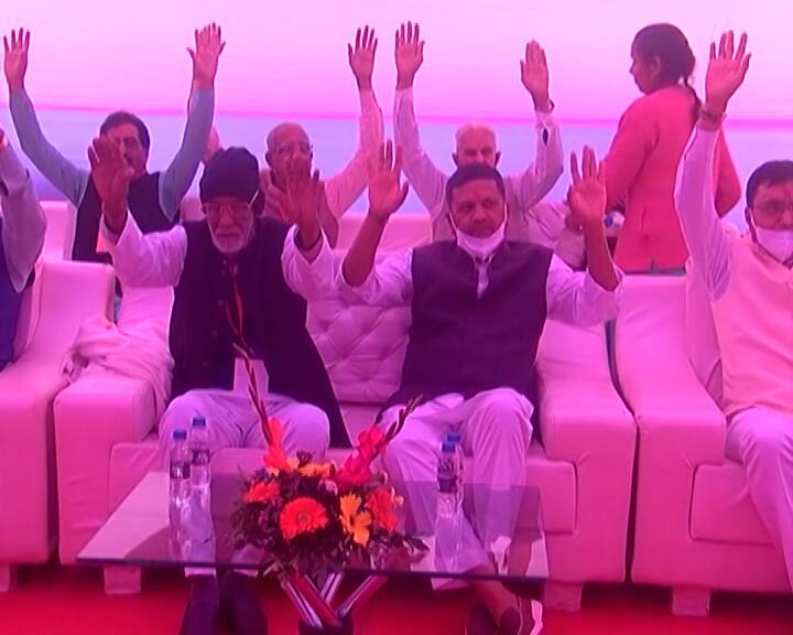 'રાજકારણમાં આપણી નોંધ નથી લેવાતી', કયા દિગ્ગજ આગેવાને કડવા-લેઉઆ પાટીદાર સમાજની બેઠકમાં આપ્યું નિવેદન? Khodaldham Naresh Patel said We are not noticed in politics check details 'રાજકારણમાં આપણી નોંધ નથી લેવાતી', કયા દિગ્ગજ આગેવાને કડવા-લેઉઆ પાટીદાર સમાજની બેઠકમાં આપ્યું નિવેદન?