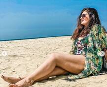 તલાક બાદ વધુ નિખરી આ એક્ટ્રેસ, સમુદ્ર કિનારે વન પીસ ડ્રેસ પહેરીને આપ્યા બૉલ્ડ પૉઝ, જુઓ તસવીરો.......