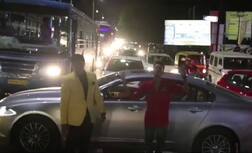 રાજકોટઃ લકઝુરીયસ કાર રસ્તા વચ્ચે રોકી ટ્રાફિક જામ કરનારા 'રાજકોટ કા રાજા' ગીત બનાવનારા બે નબીરા ઝડપાયા, જાણો કોણ છે બંને ?