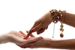 Surat: પરિવારે જેની સાથે સગાઈ તોડી હતી એ જ યુવક સાથે અમદાવાદની 19 વર્ષની યુવતીએ બાંધ્યા શારીરિક સંબંધ ને..........