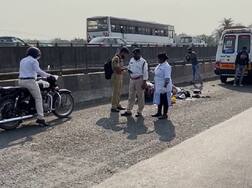 વલસાડઃ બે અલગ અલગ અકસ્માતમાં બેનાં મોત, ટ્રક પાછળ બાઇક ઘૂસી જતાં યુવતીના મોતથી અરેરાટી
