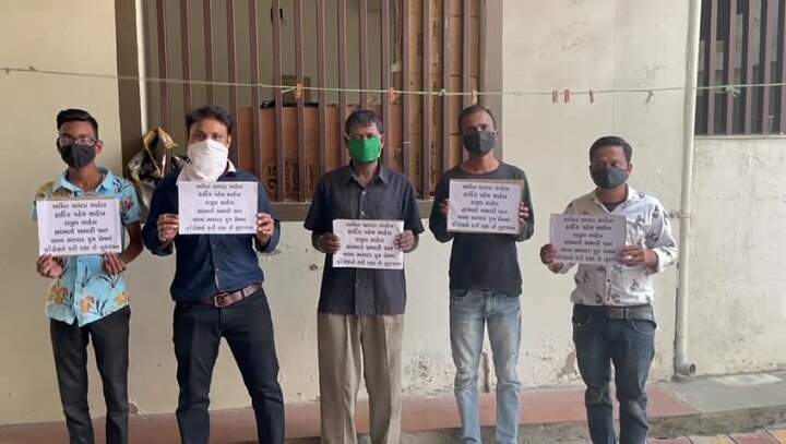 Ahmedabad : Congress workers protest against MLA Lakha Bharwad after demand ticket for son  Ahmedabad : પુત્ર માટે ટિકિટ માંગનારા કોંગ્રેસના કયા ધારાસભ્યનો કાર્યકરોએ કર્યો વિરોધ?