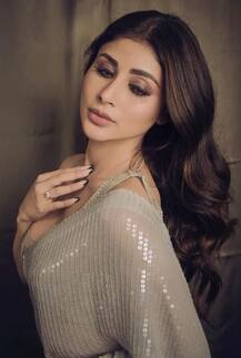 ‘નાગિન’ એક્ટ્રેસ મૌની રોયની સાડીમાં ખૂબસૂરત તસવીરો વાયરલ, ફેન્સ થયા ક્રેઝી, જુઓ તસવીરો