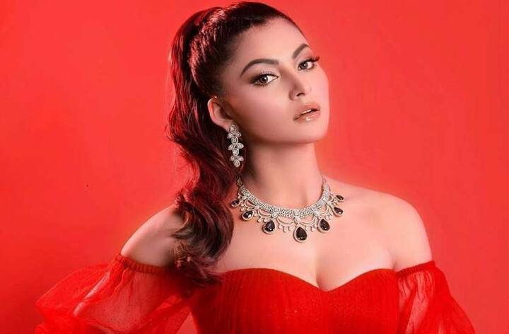 ઉર્વશી લાંબા સમયથી બોલીવૂડમાં સક્રિય છે. પરંતુ તેને ફિલ્મોમાં જોઇએ તેવી સફળતા મળી નથી. જોકે હાલમાં જ તેણે જીયો સ્ટૂડિયો સાથે ત્રણ મોટી ફિલ્મો સાઇન કરી છે.