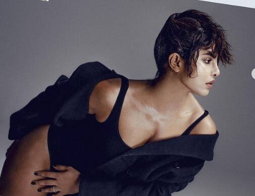 પ્રિયંકાએ આ ફોટોશૂટ Elle UK મેગેઝિન માટે કરાવ્યુ છે, આ મેગેઝિનના માર્ચ ઇશ્યૂમાં પ્રિયંકા કવર પેજ પર દેખાશે. આની તસવીરો ખુદ પ્રિયંકાએ પોતાના ઇન્સ્ટાગ્રામ પર શેર કરી છે.