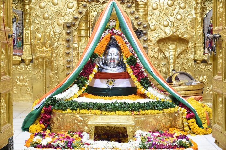 Devotees will be able to perform darshan at Somnath Mahadev temple during Aarti from today as corona cases are less કોરોનાનો પ્રકોપ ઓછો થતાં આજથી સોમનાથ મહાદેવ મંદિરમાં આરતીના સમયે ભાવિકો કરી શકશે દર્શન