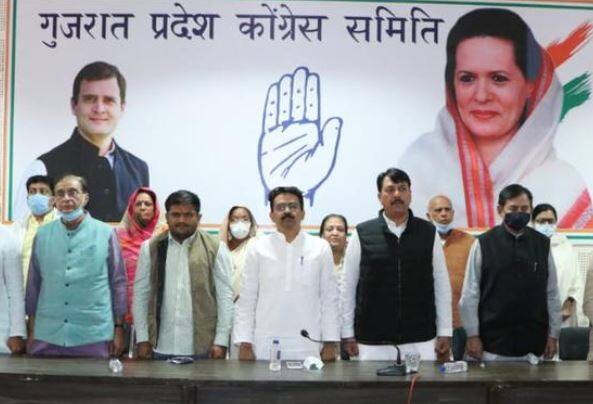 three Congress candidates Form disappears in ward number six Ahmedadad: કોંગ્રેસના ઉમેદવાર 3 ઉમેદવારોનાં ફોર્મ લઈને ભાગી જતાં લડ્યા વિના કોંગ્રેસ 4 બેઠકો ગુમાવે એવી હાલત...