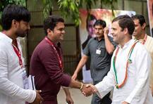 અમદાવાદઃ યુવા મુસ્લિમ કોર્પોરેટરે કોંગ્રેસ નેતાગીરીને પાડી ઘૂંટણિયે, ટિકિટ કપાયાના કલાકોમાં તો આપવી પડી ટિકિટ.....