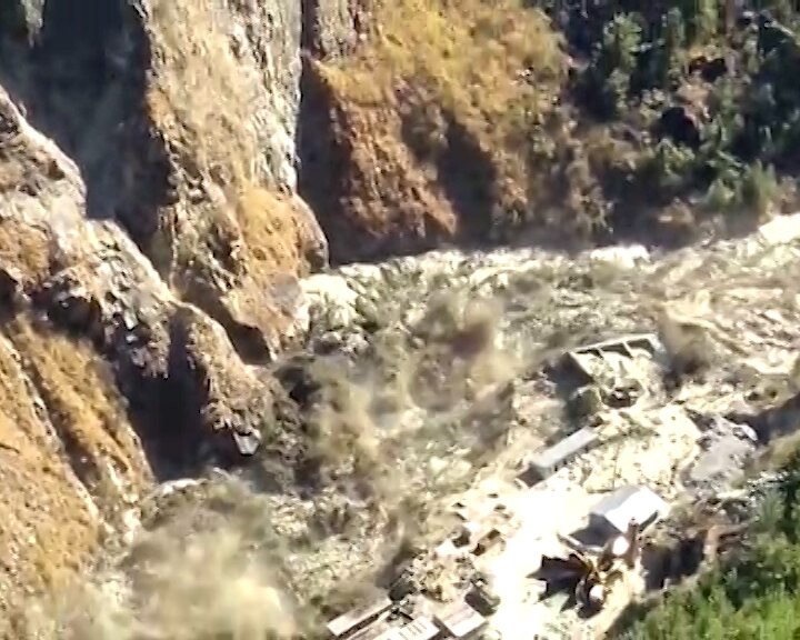 Uttarakhand avalanche near a power project at Raini village in Tapovan 100-150 casualties feared ઉત્તરાખંડ: રેણી નજીક ગ્લેશિયર તૂટવાથી મોટી તબાહી, 150ના મોતની આશંકા