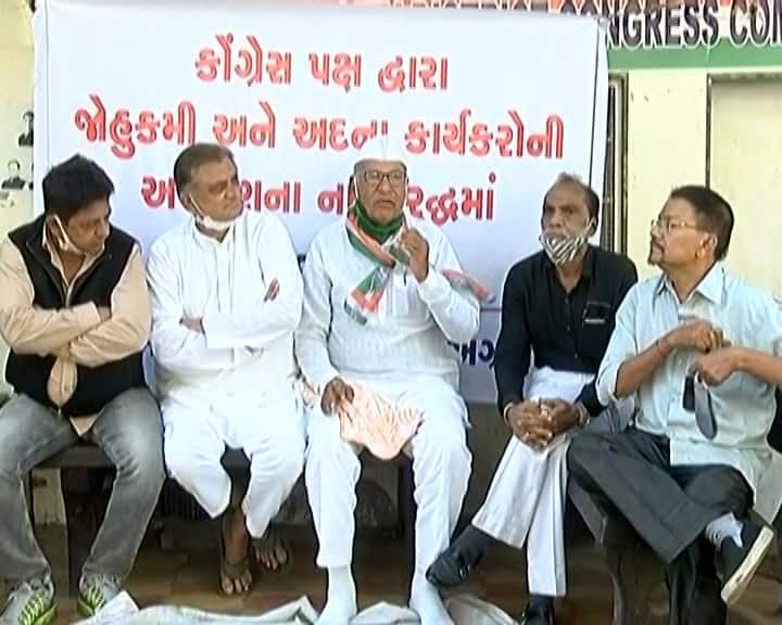 Surat: Know which congress leader seats on fast after ticket allocation for local body polls Surat: કોંગ્રેસના ક્યા ટોચના નેતા ટિકિટોની ફાળવણી મુદ્દે ઉપવાસ પર બેઠા ? ક્યા નેતા સામે ટિકિટો વેચવાનો કરાયો આક્ષેપ ?